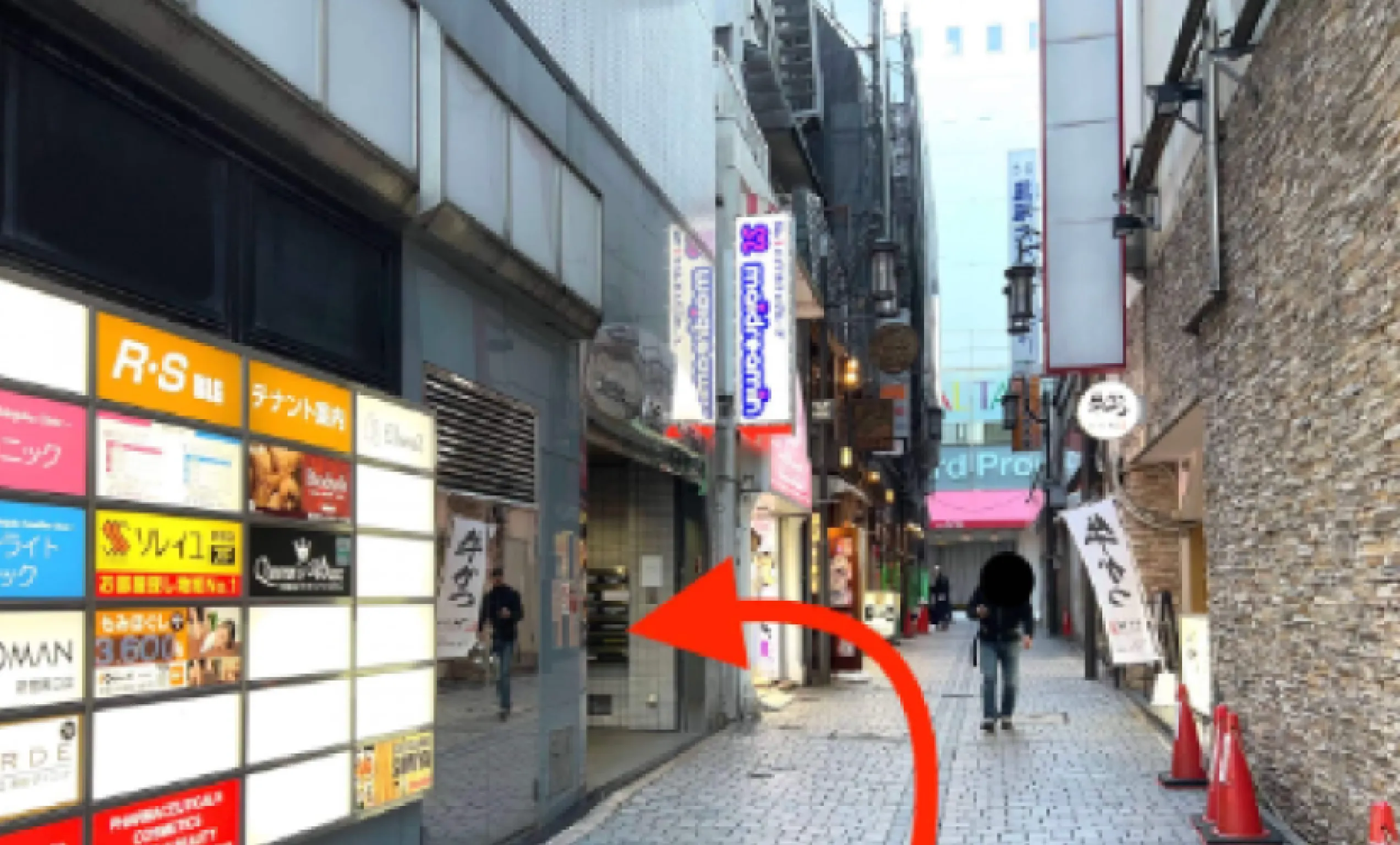 写真：新宿東南口店入り口